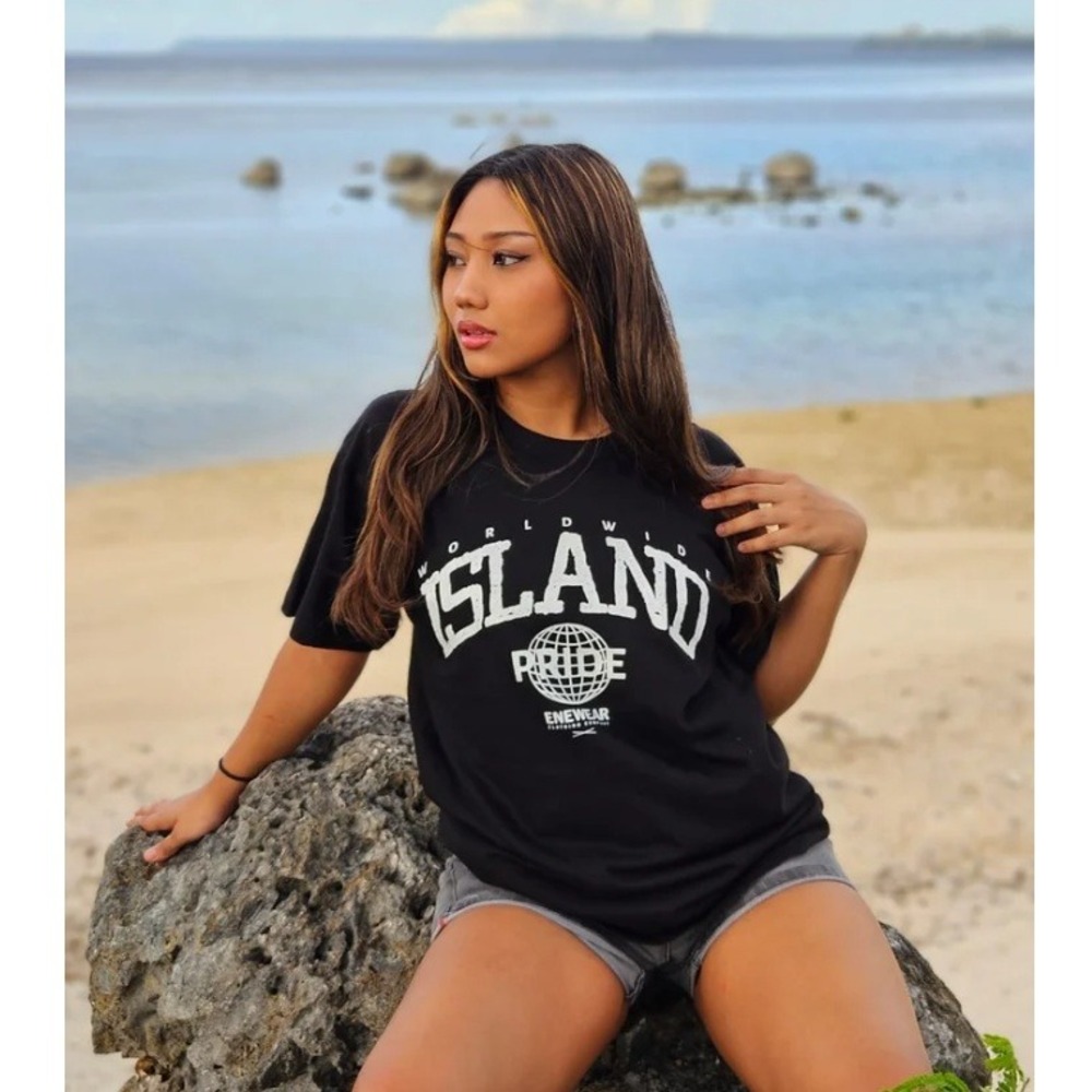 Enewear Unisex Black Island Pride Short Sleeve Crew Neck Tee NWOT Size XL
